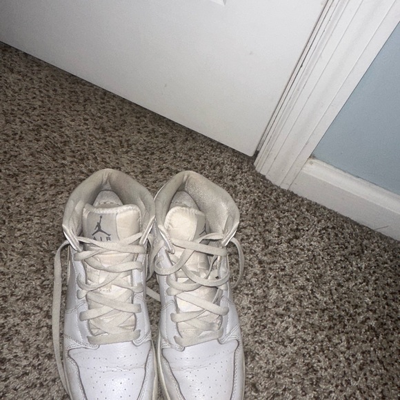 Jordan 1 mids - Picture 5 of 6